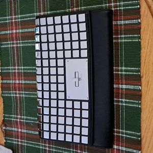 MICHAEL MICHAEL KORS BLACK & SILVER CLUTCH NWT